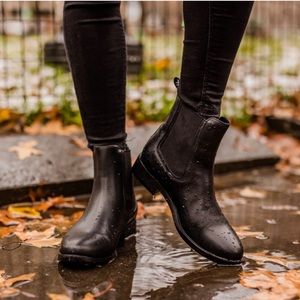 Thursday Boot Black Chelsea Duchess Boots size 8 / 8.5